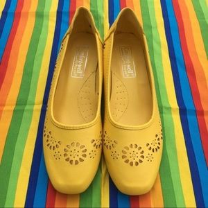 Vintage NWOT Yellow Eyelet Wedge Heel Loafers 6.5